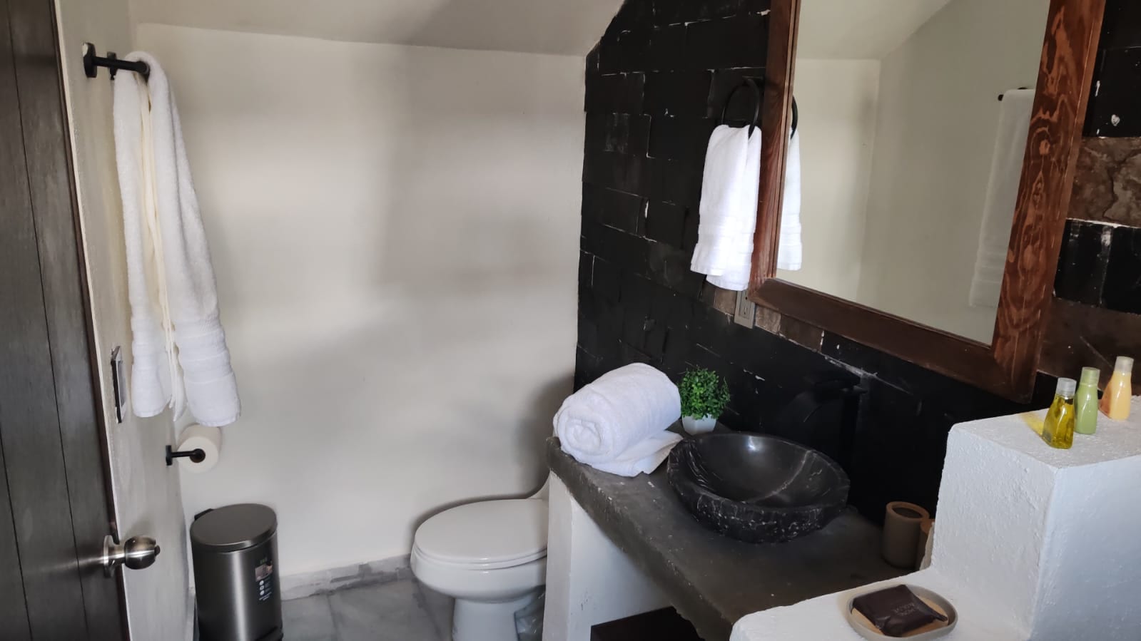 Baño — lavabo de piedra